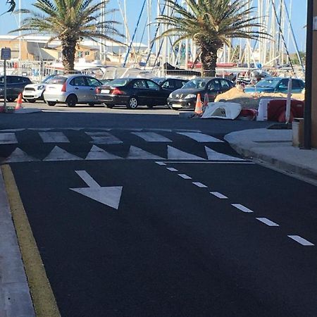 F2 Port De Canet Bagian luar foto